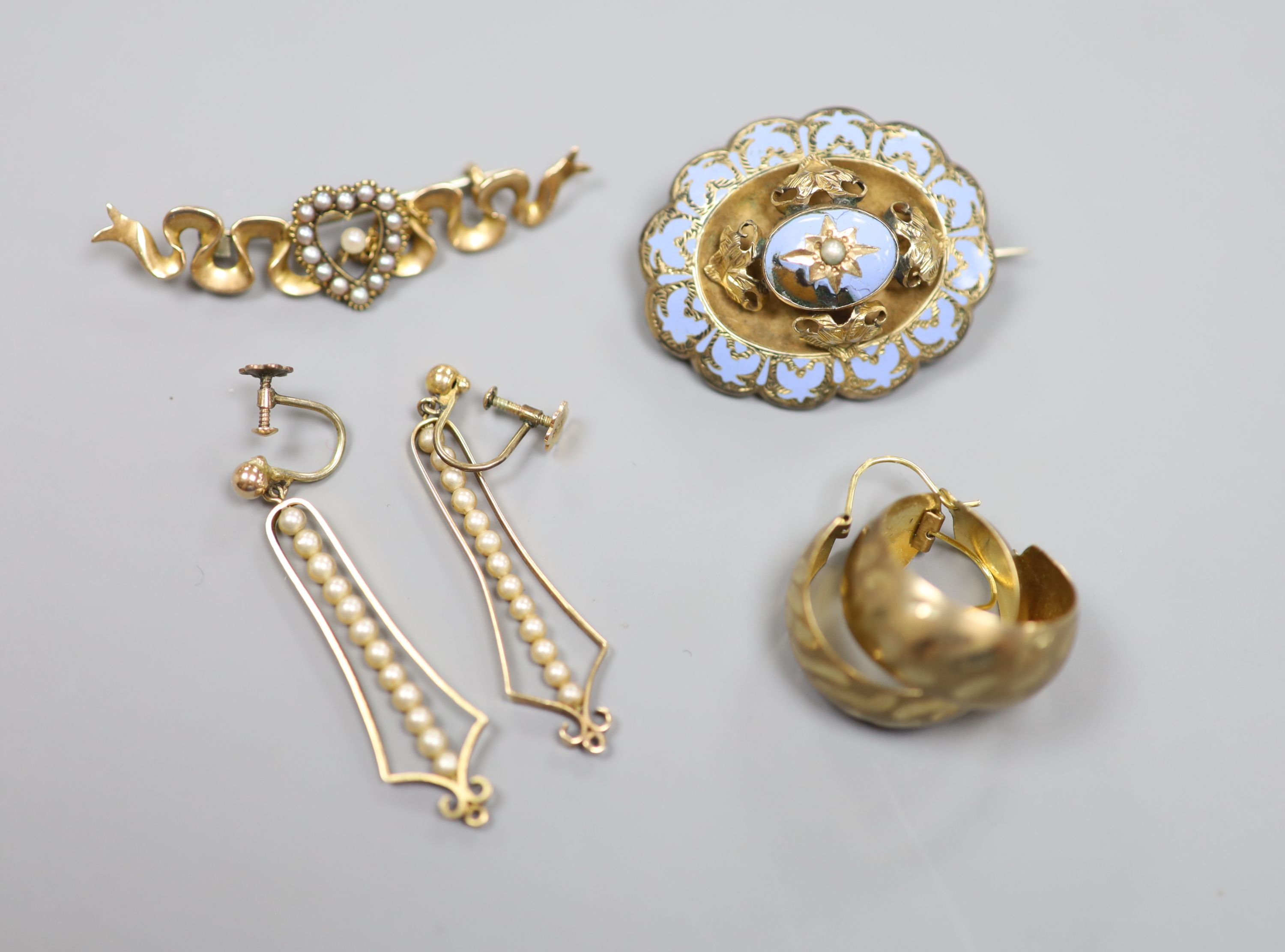An Edwardian 15ct and seed pearl set bar brooch, 47mm, gross 4 grams, two pairs of 9ct earrings, gross 5,2 grams and a Victorian yellow metal and enamel (a.f.) mourning brooch.